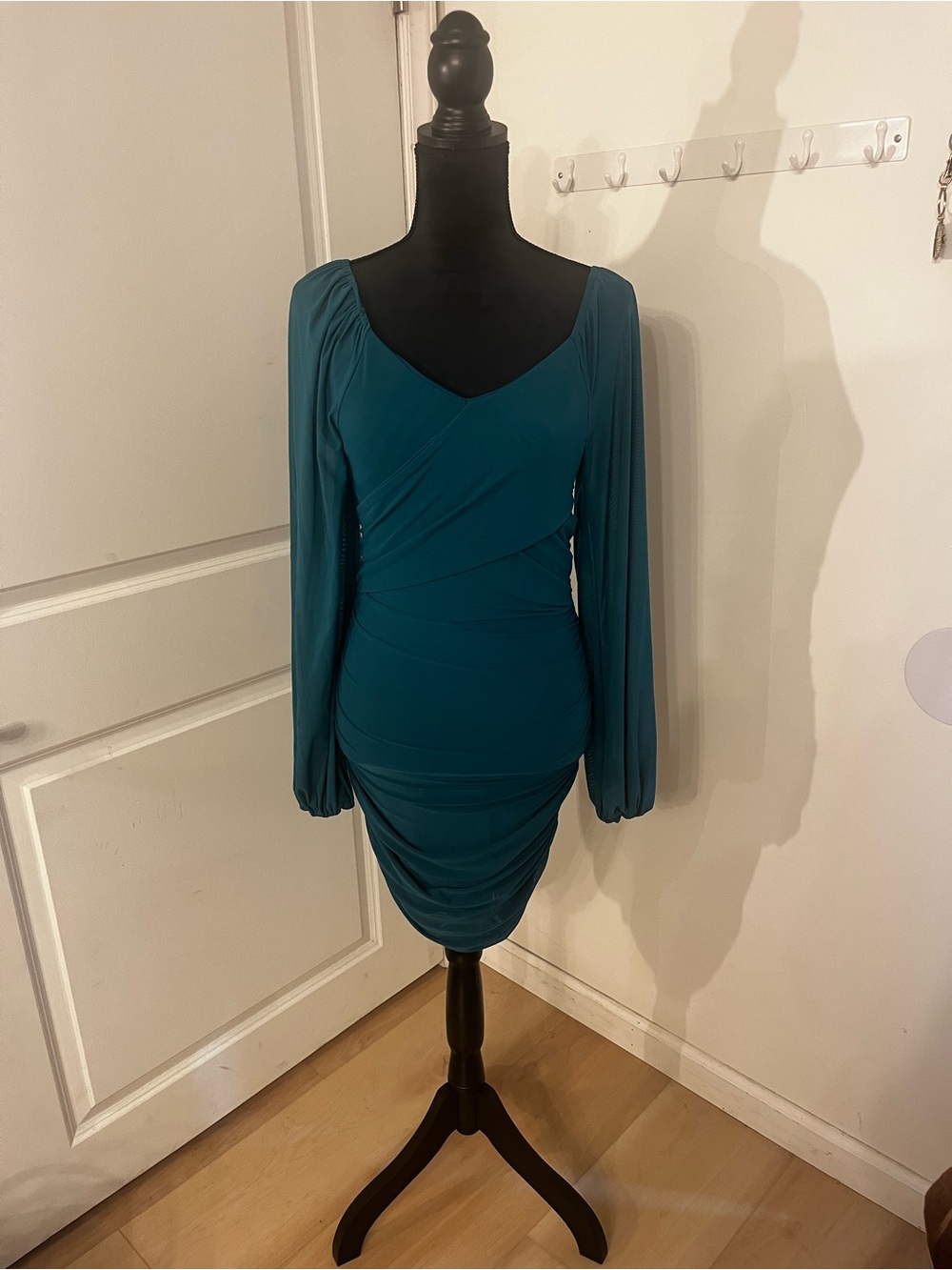 Long-Sleeve Teal Ruched V-Neck Bodycon Dress